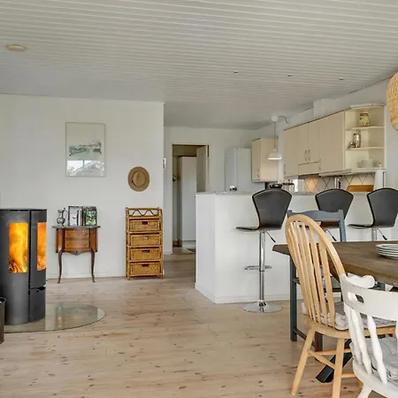 Ferienhaus Stunning In With Kitchen *