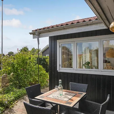 Ferienhaus Stunning In With Kitchen