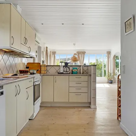 Ferienhaus Stunning In With Kitchen *